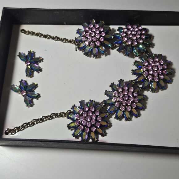 **Final Sale** K&M Accessories Costume Jewelry Necklace Earrings Box Set - Picture 8 of 11